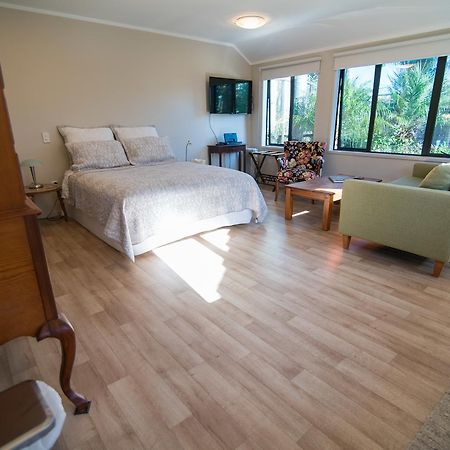 Terry And Cindy'S Bed And Breakfast Auckland Exterior photo